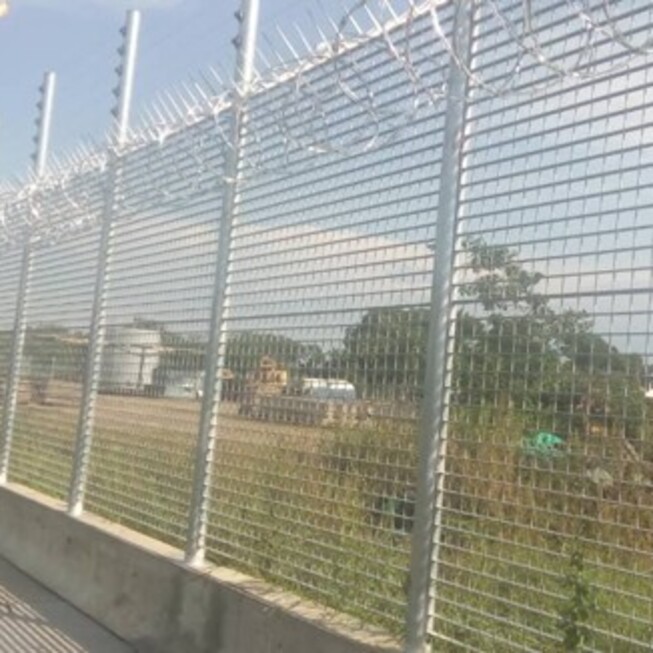 CONSTRUCCIÓN DE PILOTES, VIGAS ESTRUCTURALES Y ACERAS - Muro Perimetral del Muelle de Bachaquero, estado Zulia, Venezuela